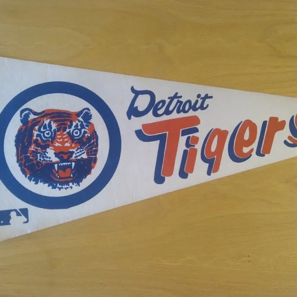 Vintage 60s Detroit Tigers MLB Pennant Flag 29.5